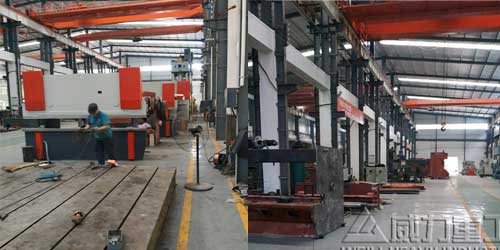 剪板機(jī)折彎?rùn)C(jī)生產(chǎn)車(chē)間